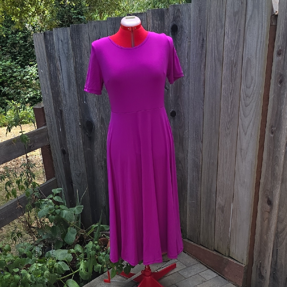 Casual Pink Midi Dress with Crew Neck and Flutter Sleeves
